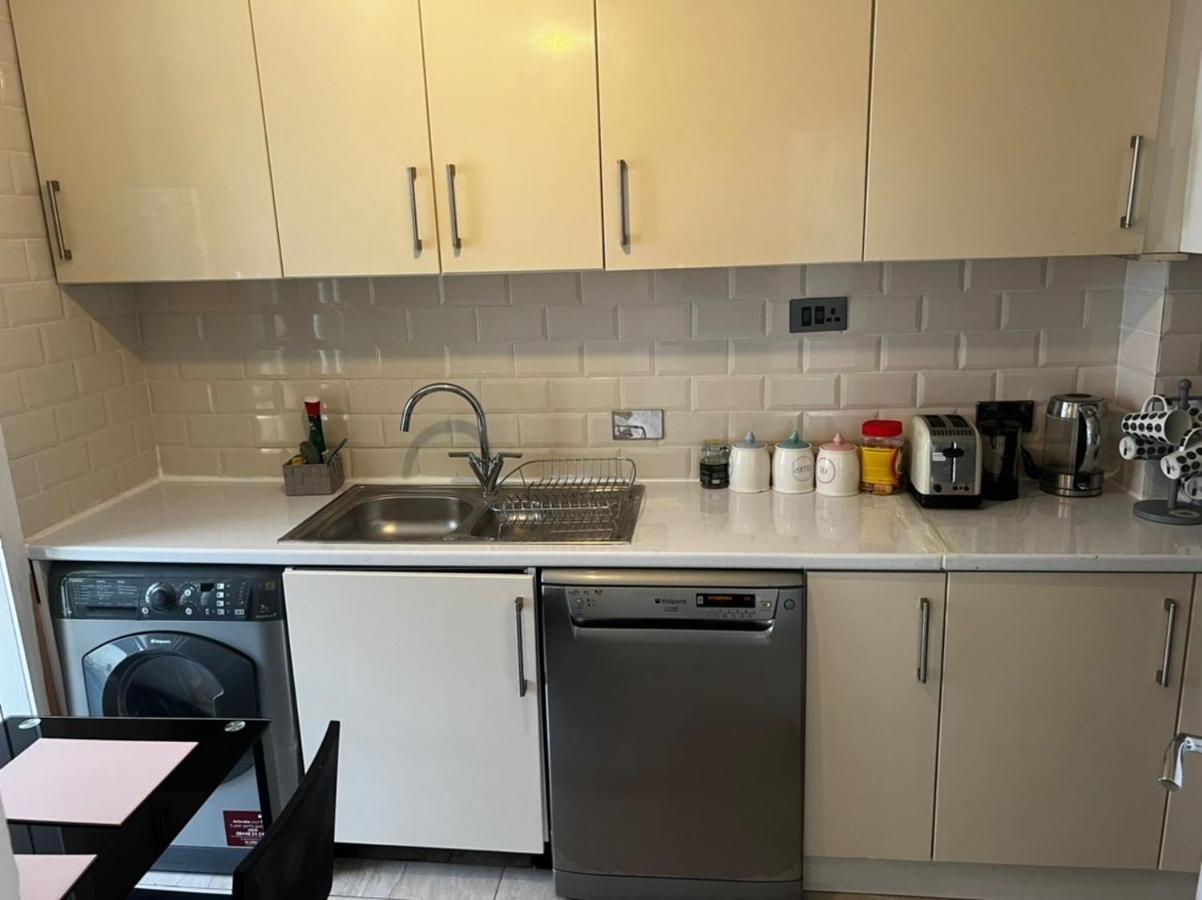 Cosy 2-Bedroom Flat In Finsbury Park, Modern, Convenient & Close To Central London! Екстер'єр фото